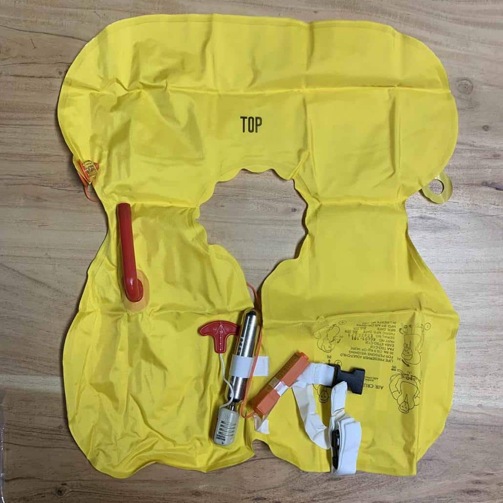 5 different aircraft life jackets Aviation Gadgets