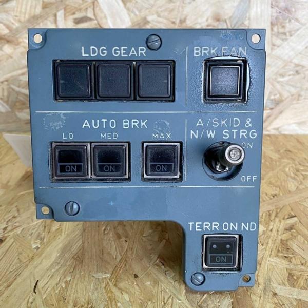 Airbus A320 B-HSI Cockpit 402vu Landing Gear Control Indication Panel