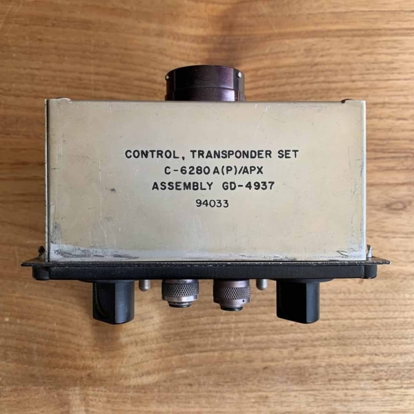 Lapointe Industries C-6280A(P)/APX IFF control transponder set top view.