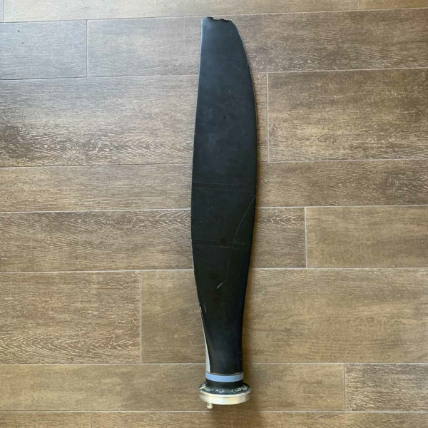 Hartzell F7693DF-2 propeller for sale.