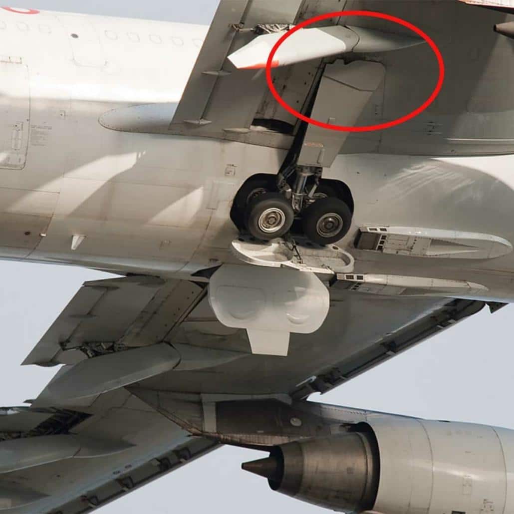 Airbus A300 main landing gear door Aviation Gadgets