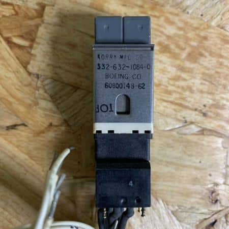 Boeing 747 lighted switch - Aviation Gadgets