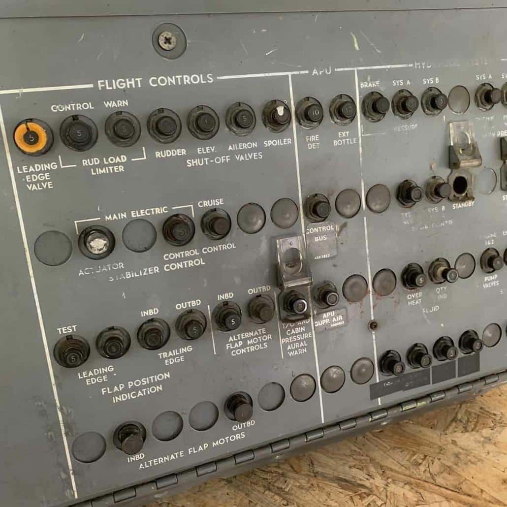 Boeing 727 circuit breaker panel - Aviation Gadgets